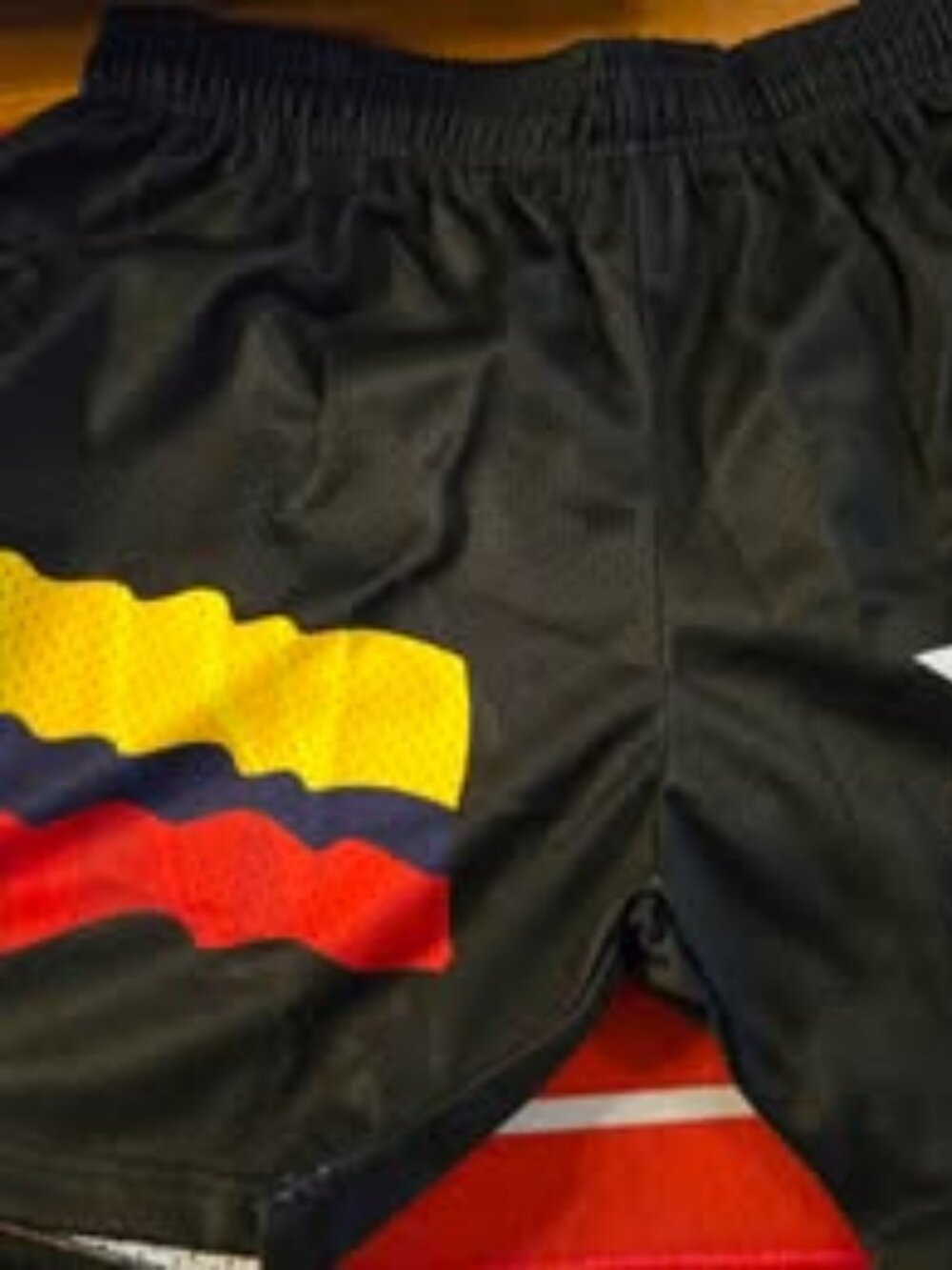 XLARGE CRISPY NYC BLACK WITH COLOMBIA FLAG AND LOGO
